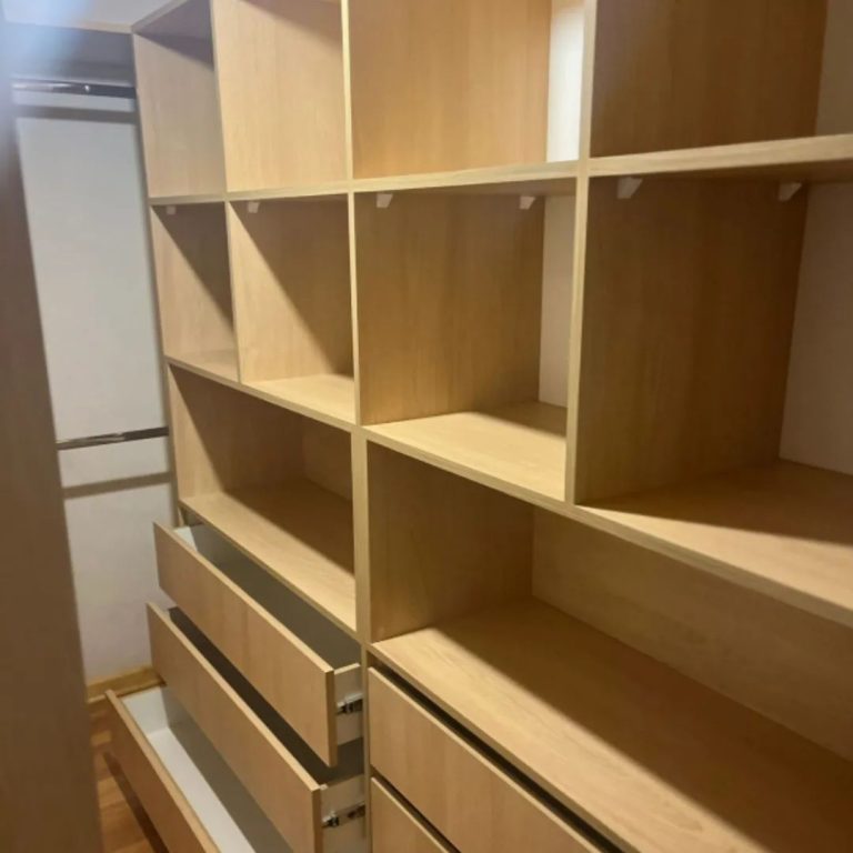 Walkin in closet – A